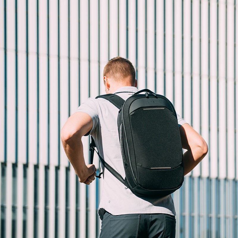 NOMATIC Navigator Backpack กระเป๋าเป้ทรงมินิมอลสำหรับใช้งานประจำวันหรือเดินทางทริปสั้นๆ (15L)