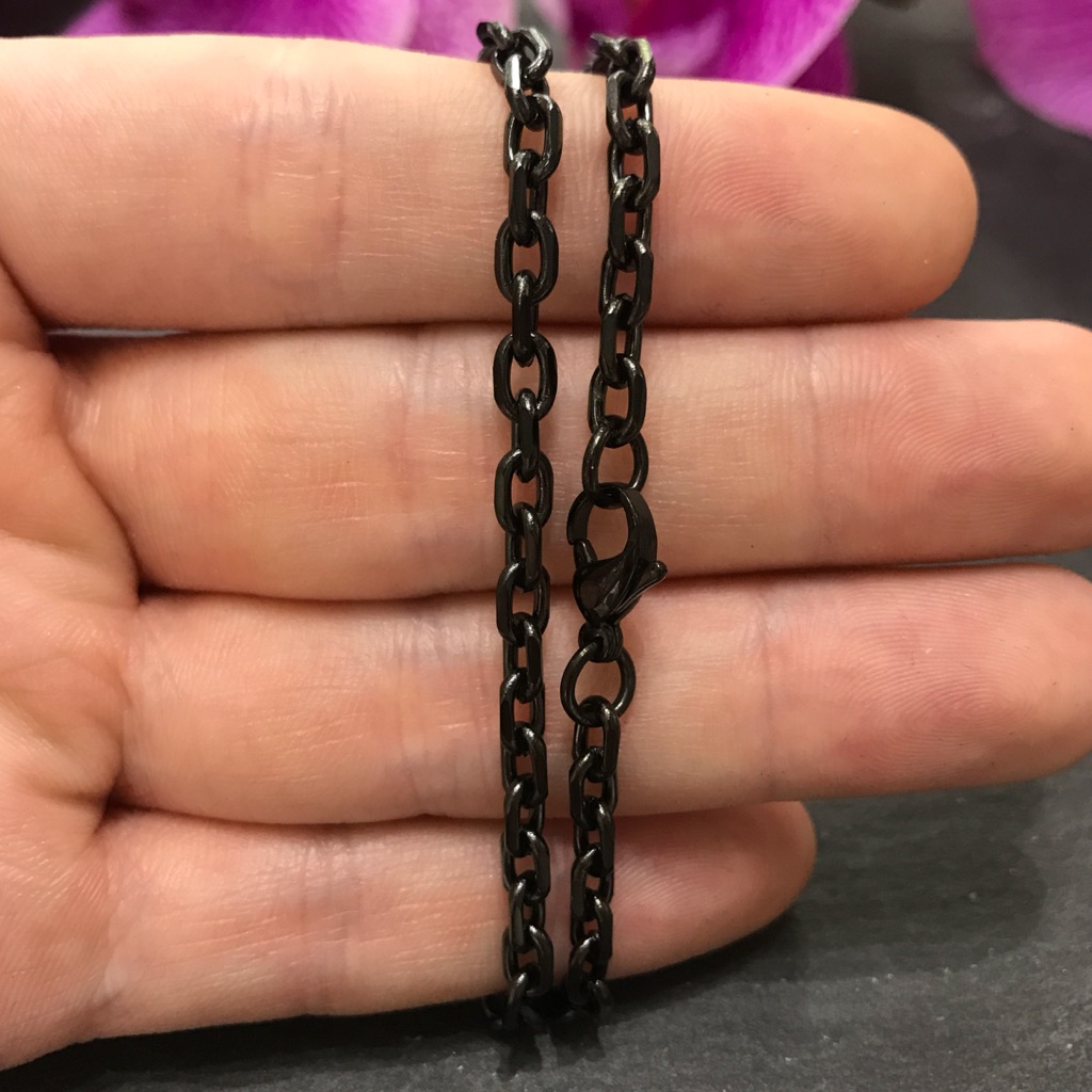 สร้อยคอสีดําสแตนเลส 4 มม. 60 ซม. 不ity钢黑色项链