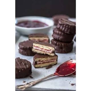Wagon Wheels Jammie – Chocolate, Marshmallow & Raspberry Jam Biscuits (6 Pack) 220g