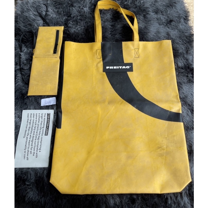 Freitag F729 EXTRA+LARGE  Limited edition ผ้าใบสีเหลืองสกรีนดำ มือ1 เล่มครบ