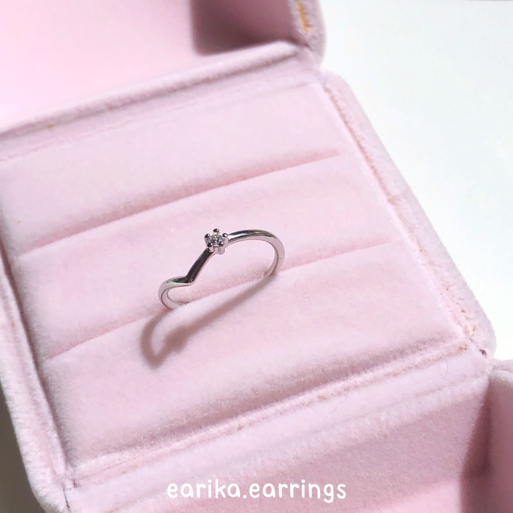 (กรอกโค้ด C3Q6K ลด 65.-) earika.earrings - jewel V ring แหวนตัววีประดับเพชรเงินแท้ แหวนสไตล์เกาหลี ฟรีไซส์ปรับขนาดได้