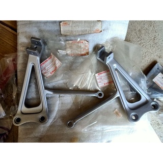 สะเตพักเท้าหลัง Kawasaki Serpico ของแท้ใหม่