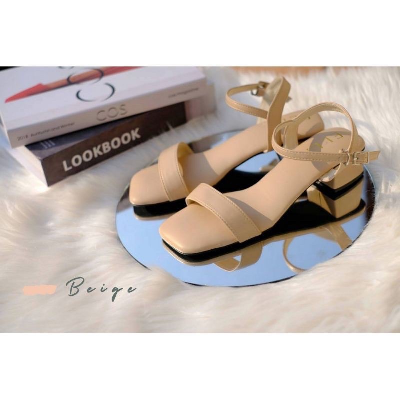 (used) ส่งต่อรองเท้า Ella Brand size 36