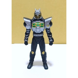 Masked Rider Kabuto The Bee Masked Form Figure สูง 9 cm วัสดุยางแข็ง สินค้ามือสองสภาพดี