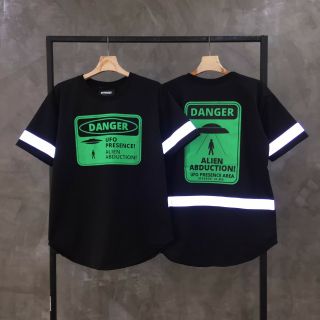 เสื้อยืด Oversize // Danger Alien