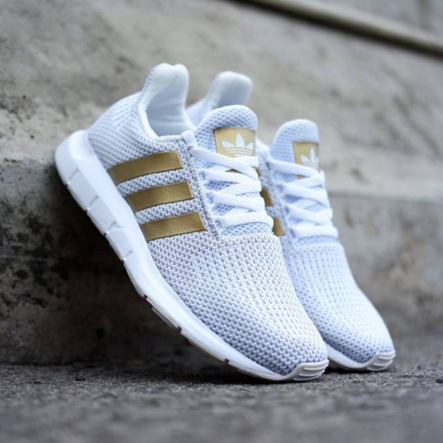 รองเท้า ADIDAS SWIFT RUN WHITE LIST GOLD ดั้งเดิม