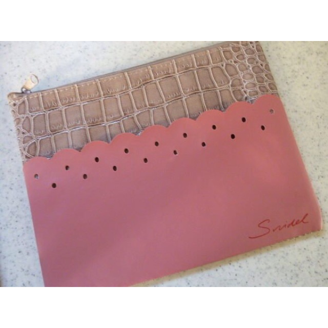 น่าใช้มาก Snidel pu leather zip purseจากนิตยสารMaquia Japan
