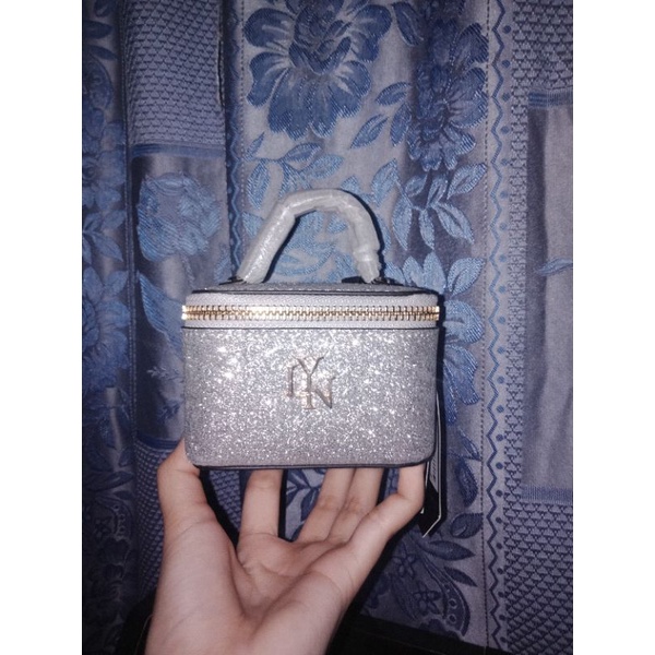 กระเป๋าใบจิ๋วแบรนด์ LYN ใส่ต่างหู ใส่ของกุ๊งกิ๊งหรือจะถือก็สวย