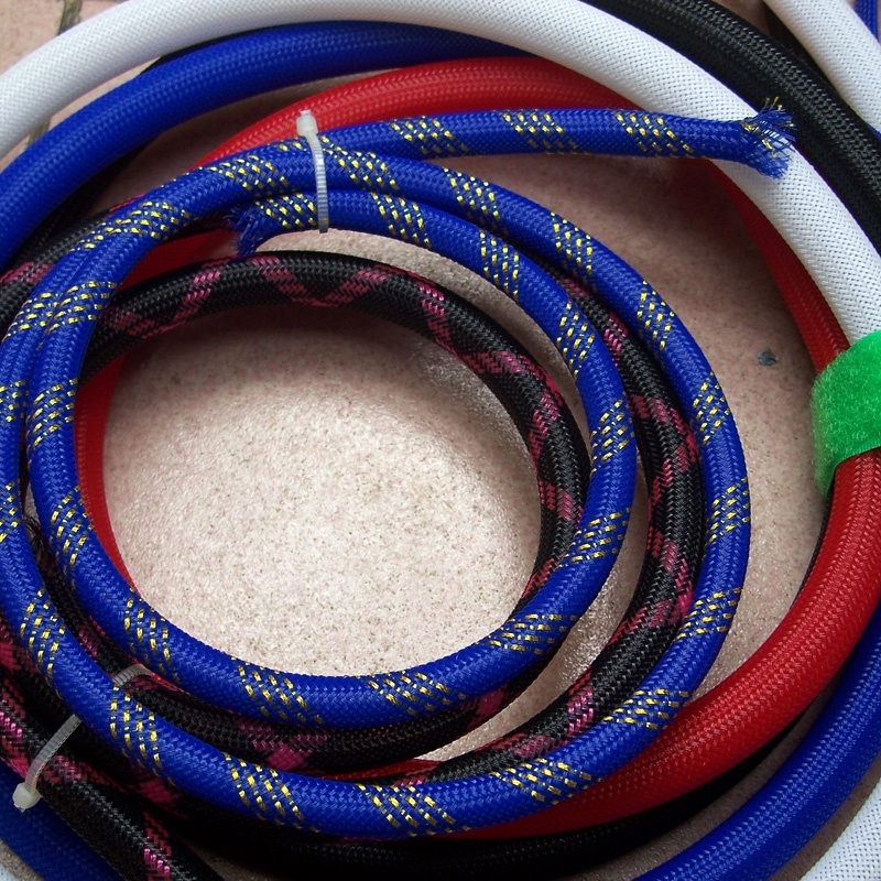 5M  10mm ปลอกหุ้มสายถัก PET แบบขยายได้แบบขยายได้ สายรัดหุ้มฉนวนความหนาแน่นสูง ปลอกหุ้มสายไฟหุ้มฉนวน