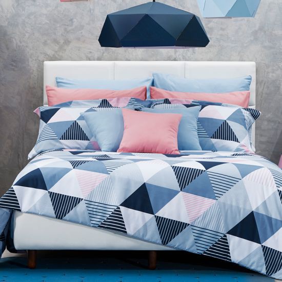 LOTUS ชุดผ้าปูที่นอน รุ่น Impresstion ขนาด 5 ฟุต (ชุด 5 ชิ้น) สีฟ้า - ชมพู ชุดเครื่องนอน