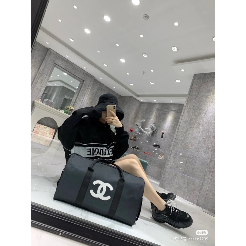 ♥มีของ♥กระเป๋าเดินทางCC กันน้ำ ใบใหญ่ มีสายสะพาย **มีบริการเก็บเงินปลายทาง