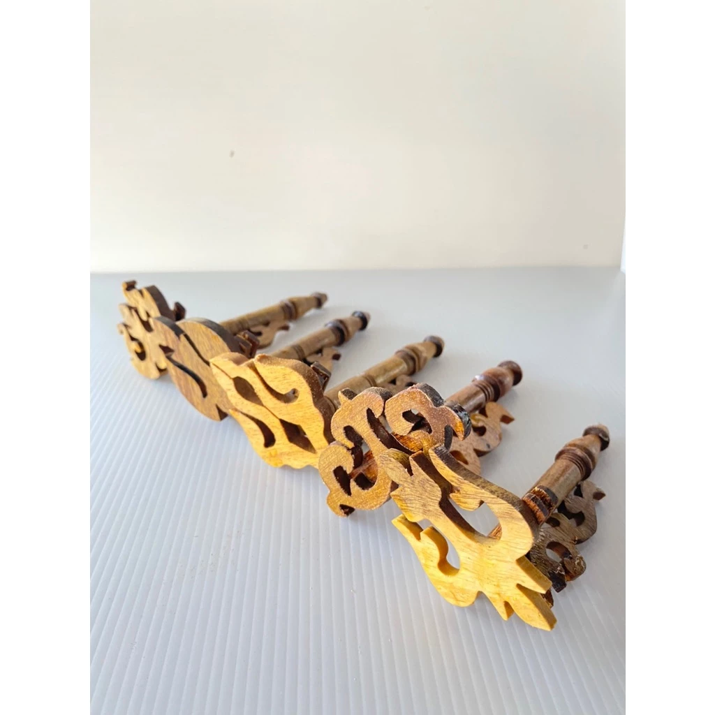 คอนปืน คอนข้างขี้เหล็ก ที่เกี่ยวผลไม้ ห่วงกระโดด ประตูกรง คอนนกเกาะ