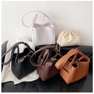 พร้อมส่งจากไทยกระเป๋าหนังสะพายข้างสไตล์มินิมอล รุ่น Torry bag (BW)