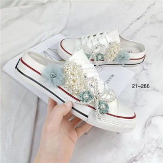 21-286 รองเท้าผ้าใบแต่งมุก : ขาว