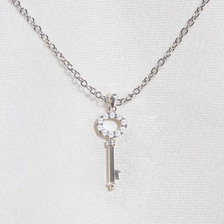 Silvermatters สร้อยคอ พร้อมจี้คริสตัลทรงกุญเเจ (Long Key Necklace)