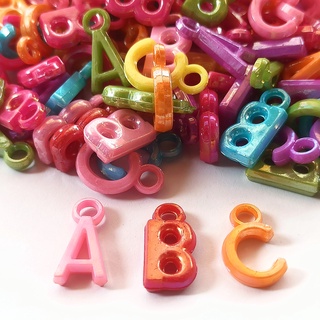 ตัวอักษรพลาสติก ABC / ตัวเลข จำนวน 100 ชิ้น แบบคละสีคละตัวอักษร