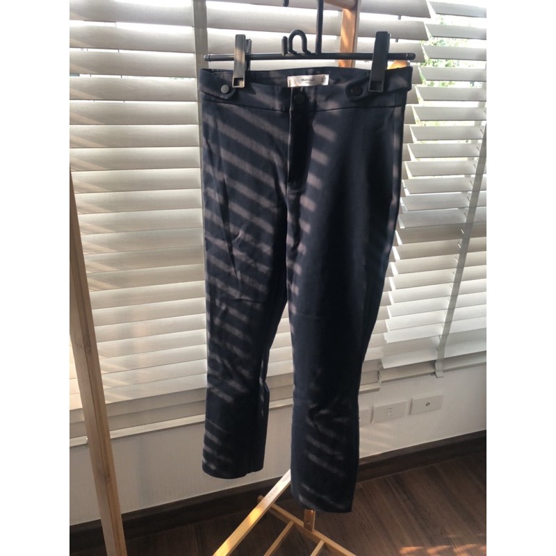 กางเกงสีน้ำเงินเข้ม Mango ไซส์ EUR 36 สภาพ 99% ใส่ไปงานครั้งเดียว