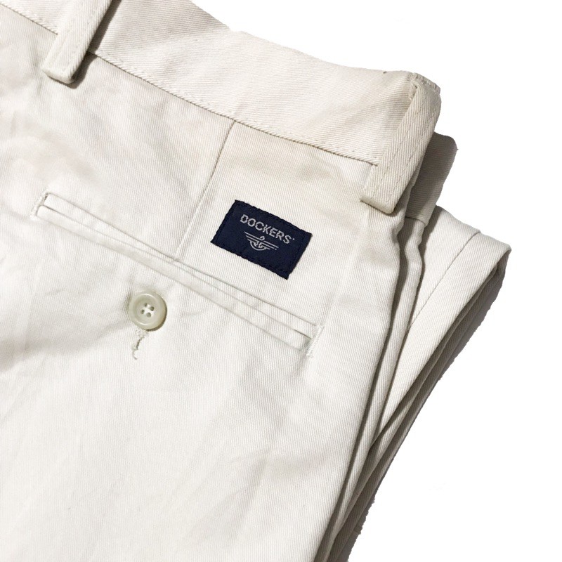 กางเกงผู้ชายขายาว ผ้าเวสปอยท์ สีขาวครีม ขนาดเอว 32x32” แบรนด์ DOCKERS