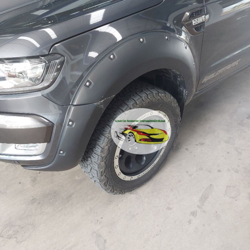 คิ้วล้อ Ford Ranger สีดำด้าน ขนาด 9 นิ้วมีหมุด ใส่ปี 2015-2017 และปี 2018-2021 ใส่แคป/ตอนเดียว/4ประตู
