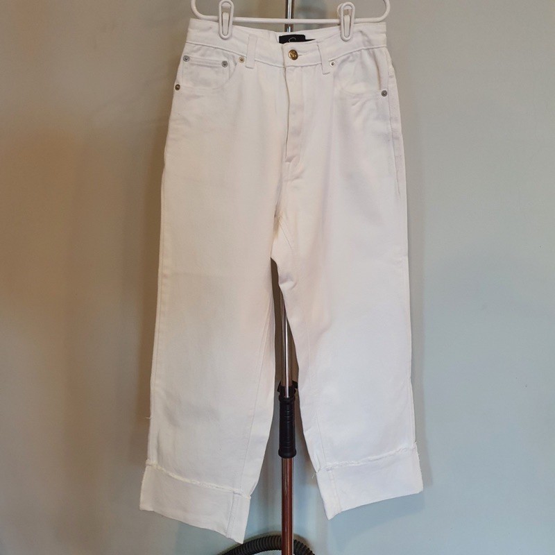 กางเกงยีนส์เอวสูง สีขาว แบรนด์ IG: sis_story