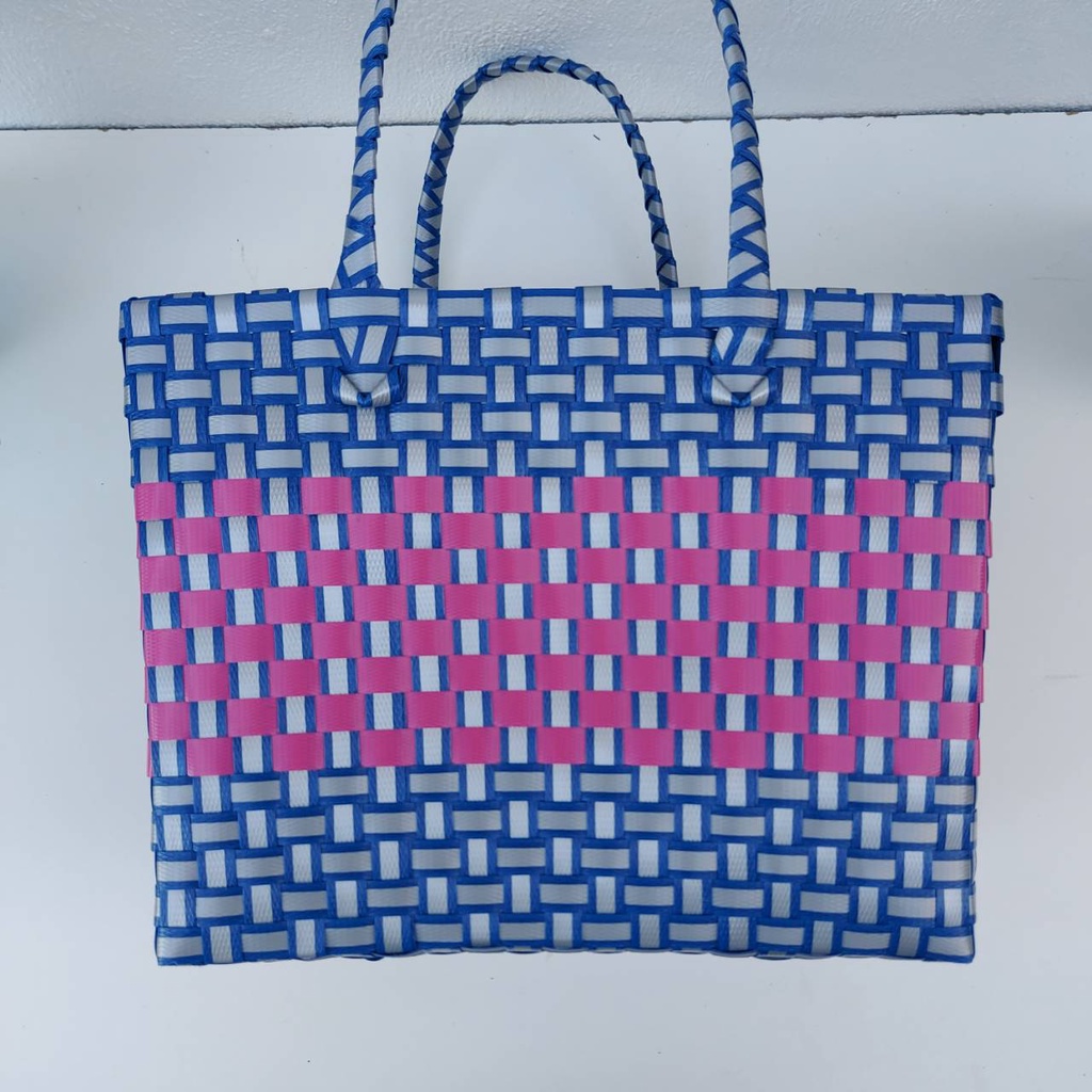 ตระกร้าสานเส้นพลาสติก ตระกร้าจ่ายตลาด กระทัดรัด ขนาด กว้าง17ยาว29สูง22 CMขอบปาก