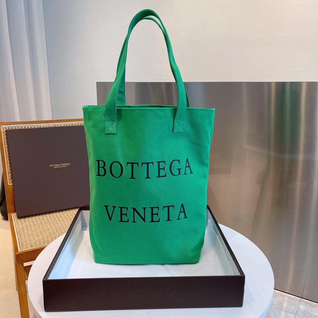 21 Bottega Veneta Network Red Canvas Shopping Bag Color Is Really Good To See No Words Size Cm Shopee Thailand