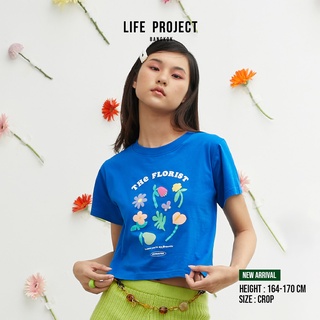 [LIFEPROJECTBKK] THE FLORIST BUTTERFLY T-Shirt  THE FLORIST BUTTERFLY T-Shirt  Blue  เสื้อยืดคอกลม สกรีนลายดอกไม้หล