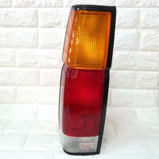 ไฟท้าย นิสสัน บิ๊กเอ็ม 925 ปี86-97 Tail Lamp NISSAN BIG M 925 1986-1997
ยี่ห้อ DIAMOND