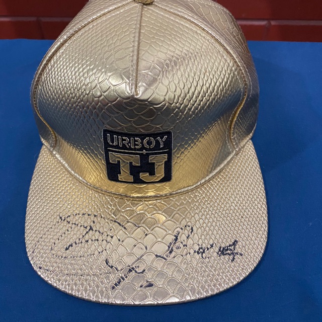หมวก The Rapper UR Boy TJ มีลายเซ็นต์