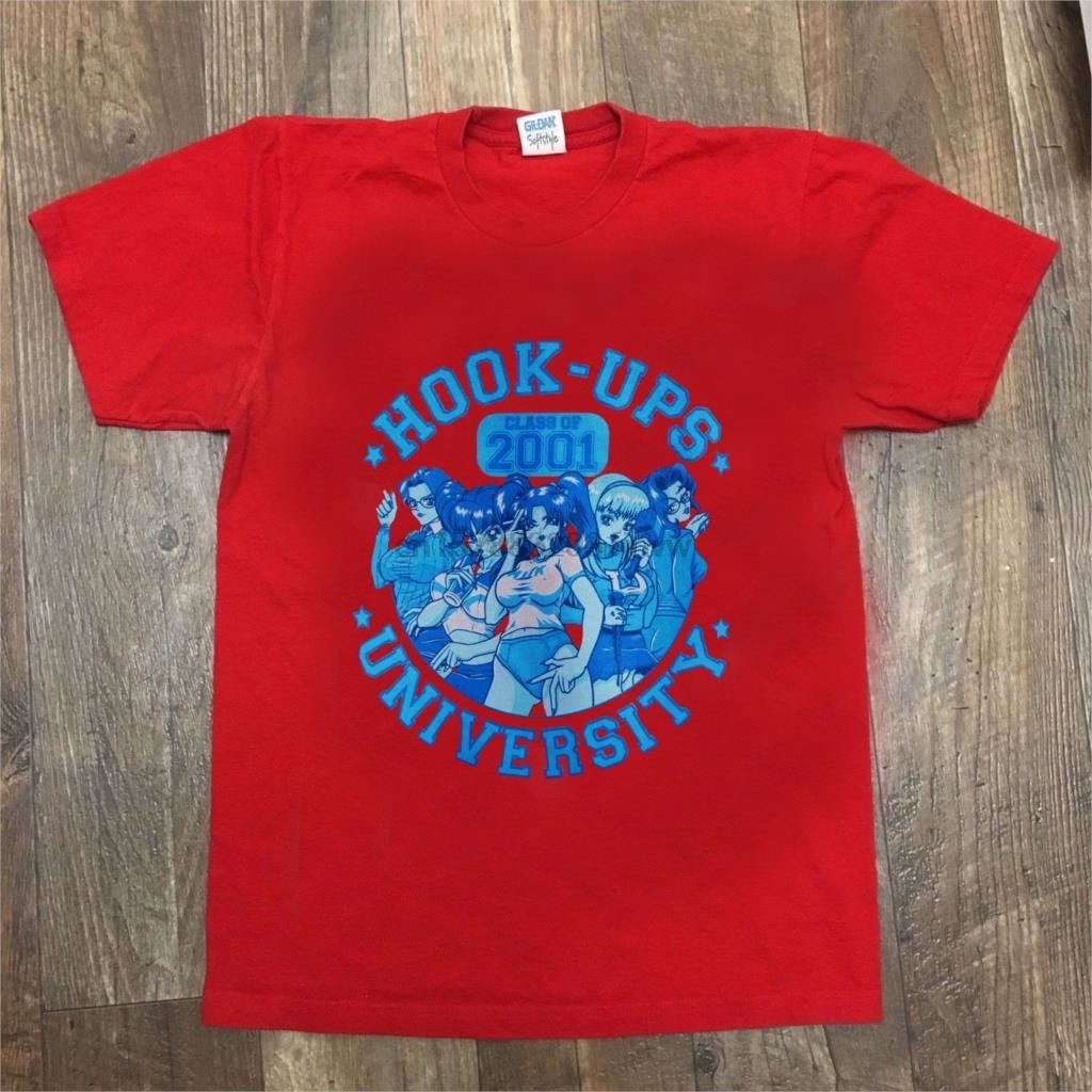 เสื้อยืด ลาย REPRINT 2001 HOOK-UPS University สีแดง สไตล์วินเทจ ขนาด S-3XL