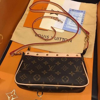 กระเป๋าสะพาย LV หมุด