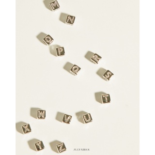 Julys - silver cube alphabet charms ชาร์มทรงลูกเต๋า