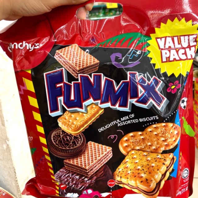 ขนมบิสกิตสอดไส้ช็อกโกแลต เวเฟอร์สอดไส้ช็อกโกแลตและครีม Munchy’s FunMix และ TopMix มี2แบบ ขนาด500กรัม