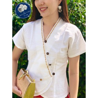 เสื้อพื้นเมือง ระบายเม็ดไม้ (ขาว-ชมพู)