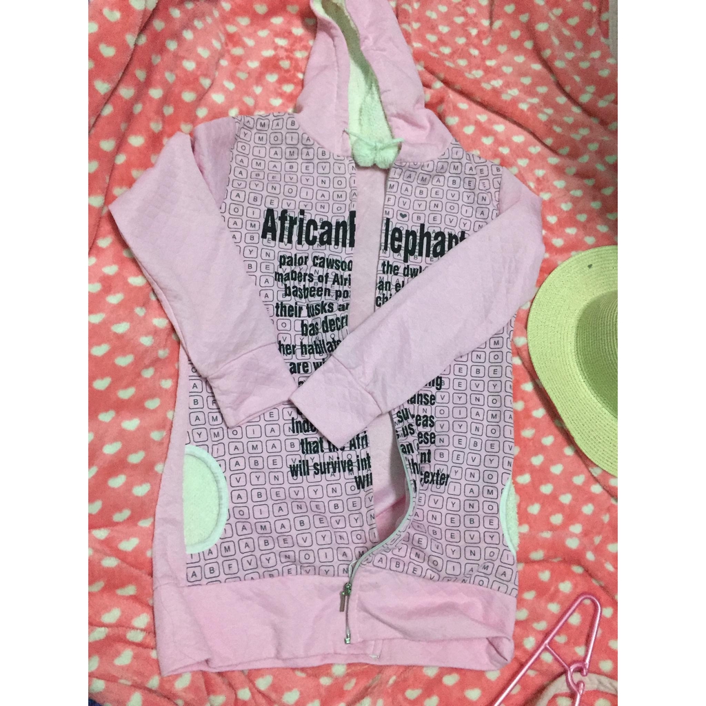 เสื้อกันหนาวมีหมวก เสื้อกันหนาวมือสอง