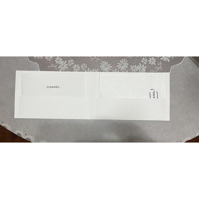 Chanel care instruction booklet พร้อมถุงมือผ้าชามัวร์เพื่อใช้ดูแลรักษากระเป๋า cest_kae ThaiPick