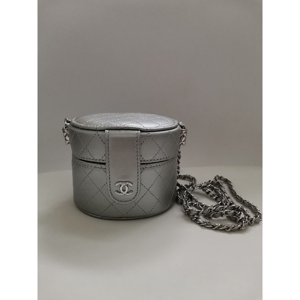 Chanel round clutch with chain 20P