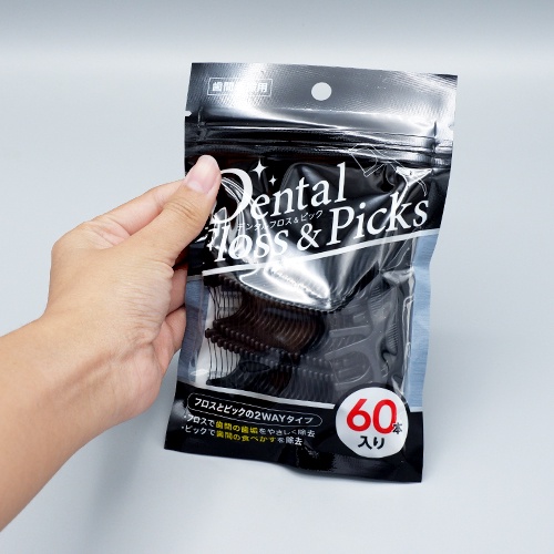 ไดโซ ไม้จิ้มฟันแบบมีไหมขัดฟันสีดำ60ชิ้น
