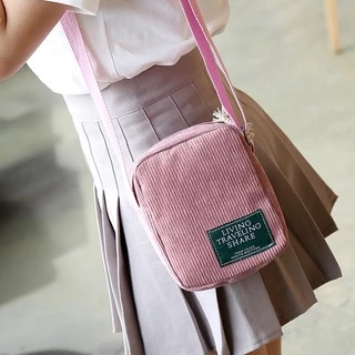 ส่งด่วน GUCSELECTED(B232) กระเป๋าผ้าสะพายข้างสีดำ-หลากสี ป้ายLIVING TRAVELING SHARE