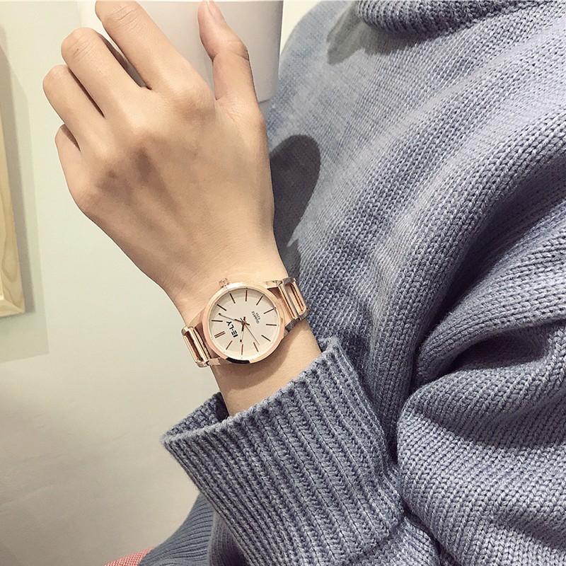 นาฬิกาแบบต่างๆของนักเรียนหญิงรุ่นเกาหลีแบบธรรมดา เทรนด์ ulzzang แฟชั่นโลหะสายรัดข้อมือเหล็กกลวงนาฬิกาผู้หญิง