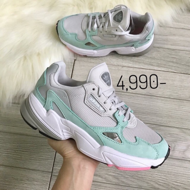 รองเท้า Adidas Falcon