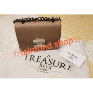 A treasure box สี champage size s (ใช้น้อยมาก)