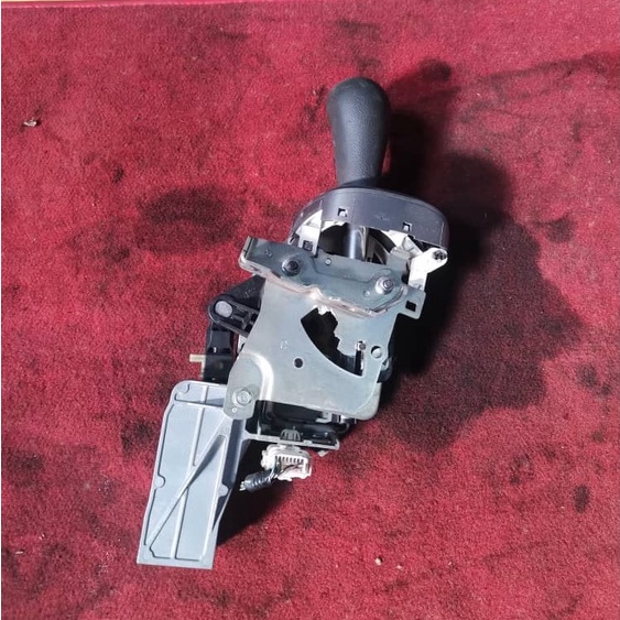 เกียร์ KNOB GEAR LEVEL AUTO HONDA STREAM RN6 RN8