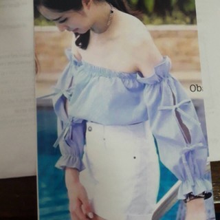 เสื้อเปิดไหล่ สม้อคอก