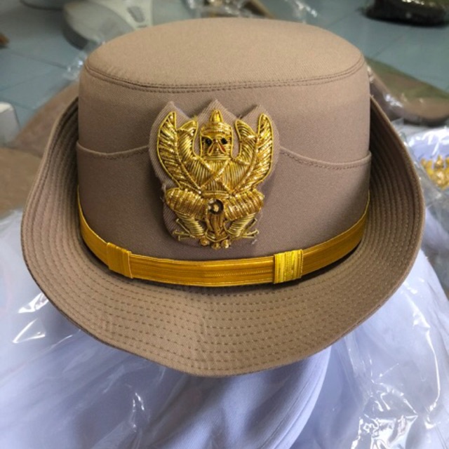 หมวกข้าราชการหญิง สีกากี หน้าครุฑ ปักดิ้น