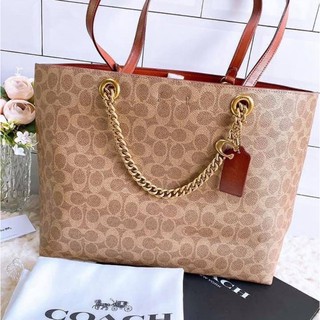 กระเป๋าCoachงานShop ทรงโทส 16” Coach Signature Chain Convertible Tote In Signature Canvas