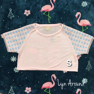 Used เสื้อครอปไหมพรม Lyn Around