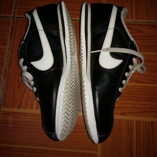 Nike Cortez ตุ๊กตายัดไส้
เสื้อกันหนาวมีฮู้ด