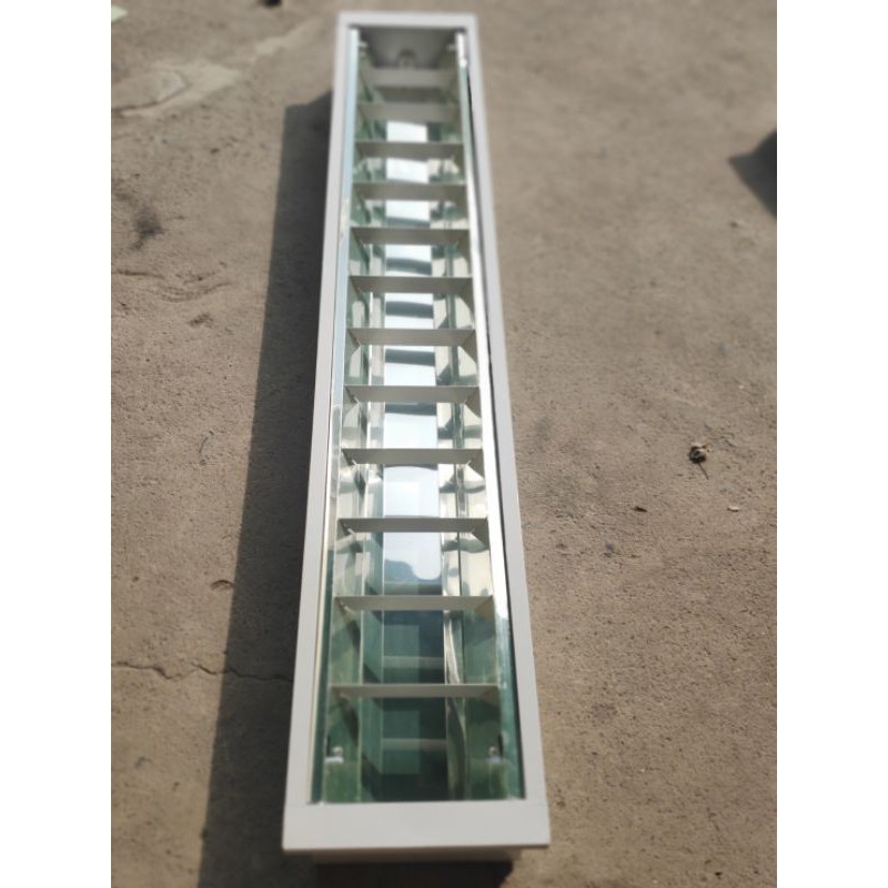 โคมตะแกรง 1x36W(1*18w Led) ตัวถังดำและขาว ติดลอย/ฝังฝ้า Reflector สะท้อนเงา (20*120)