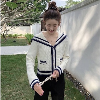 JARINYA 💛เสื้อcardigan ไหมพรม เนื้อผ้าหนา ทอลายแน่นๆ คอจะเป็นคอปก แต่กระดุมทอง เหมาะเป็นเสื้อคลุมใส่ได้ทุกโอกาส